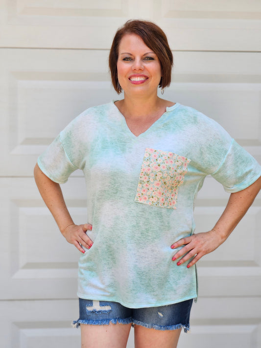 Short Sleeve With Floral Contrast Top in Tie Dye Mint