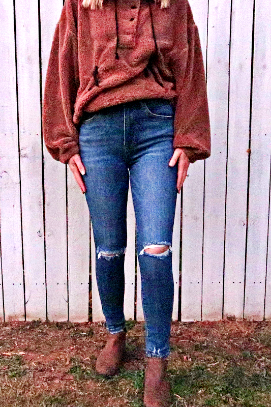 High Rise Distressed Skinny Jeans in Dark Denim