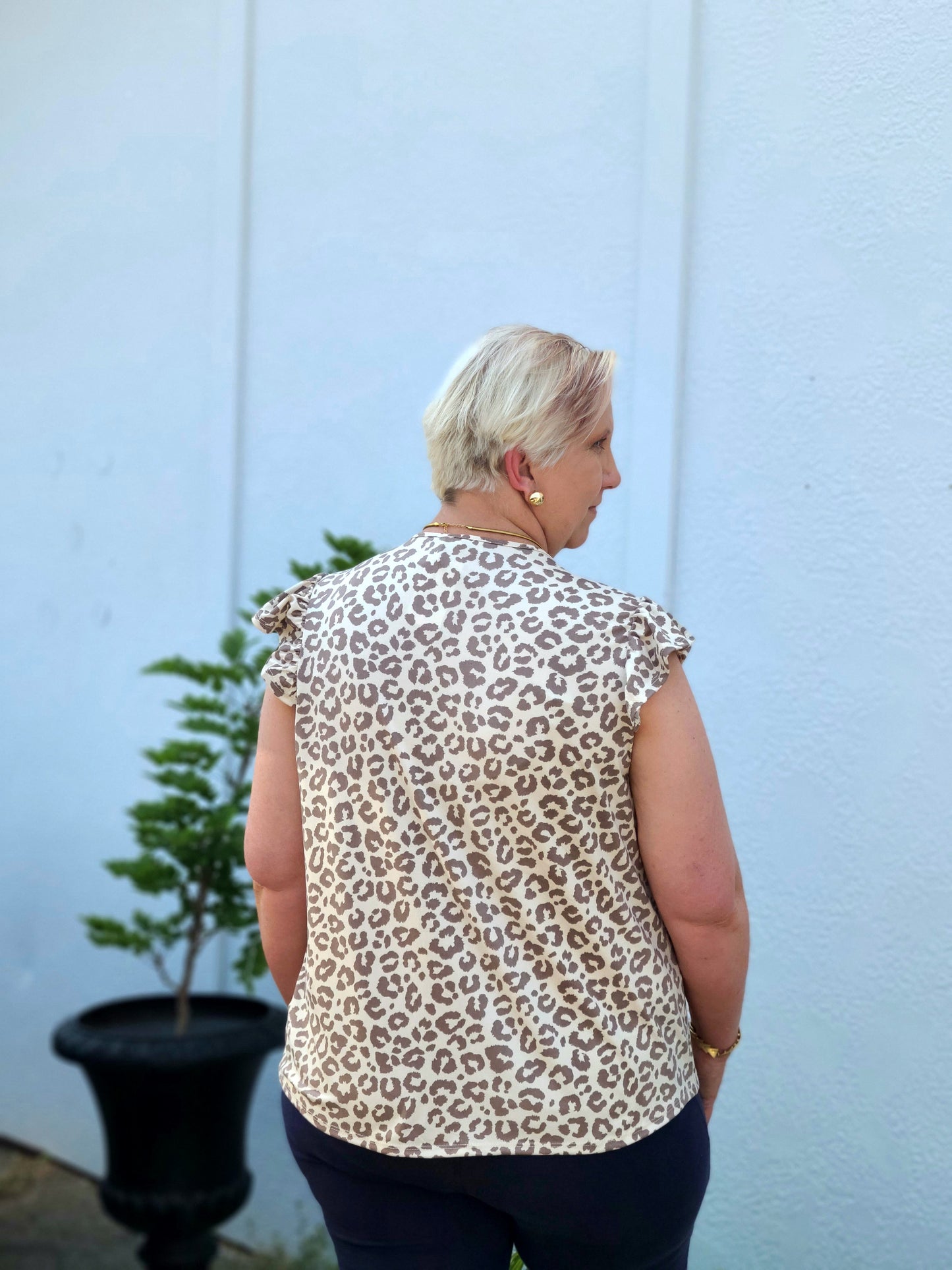 Ruffle Cap Sleeve Leopard Shirring Top in Cream/Mocha