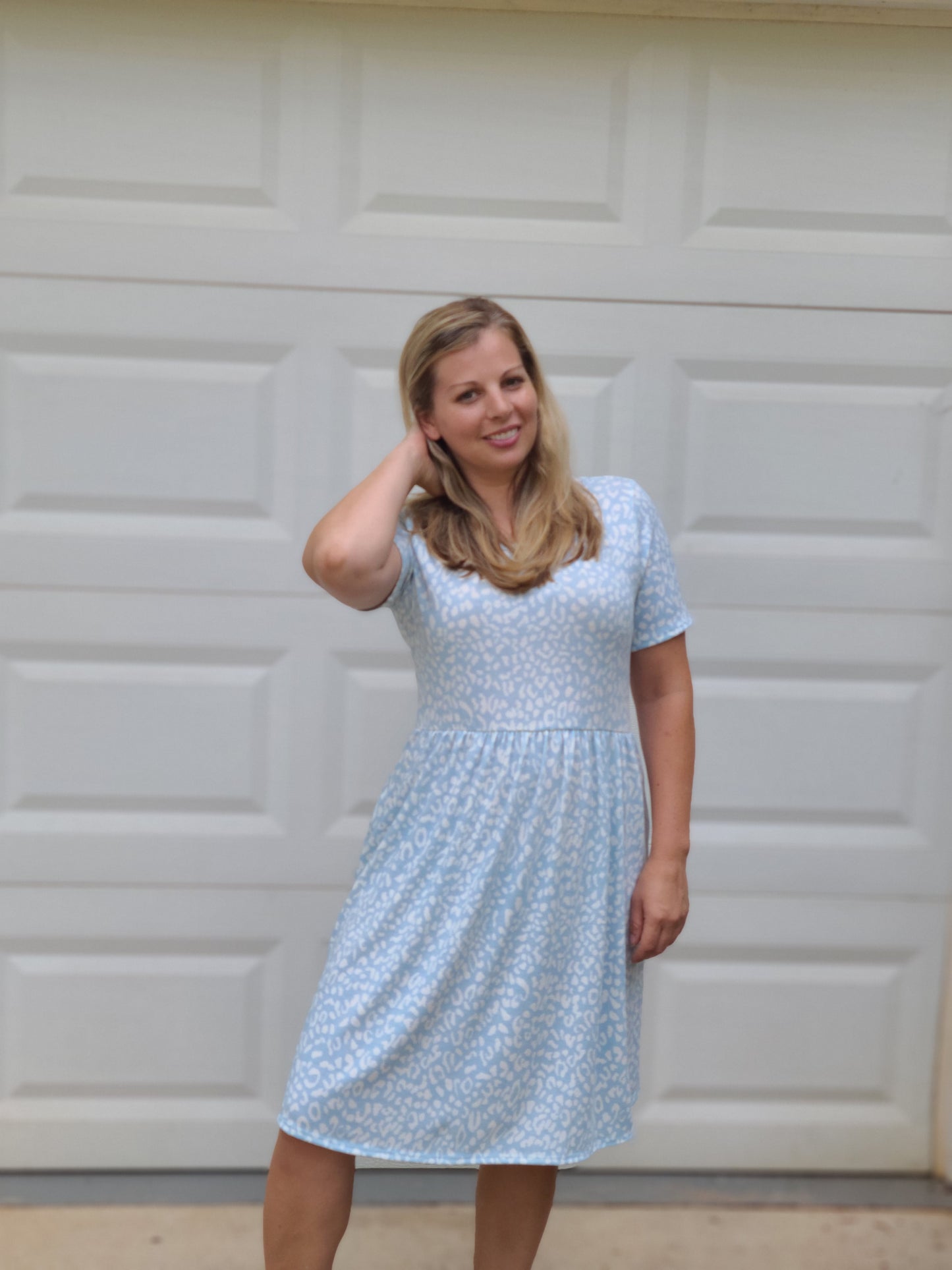 Leopard Print Short Sleeve Midi Dress in Blue/Off White