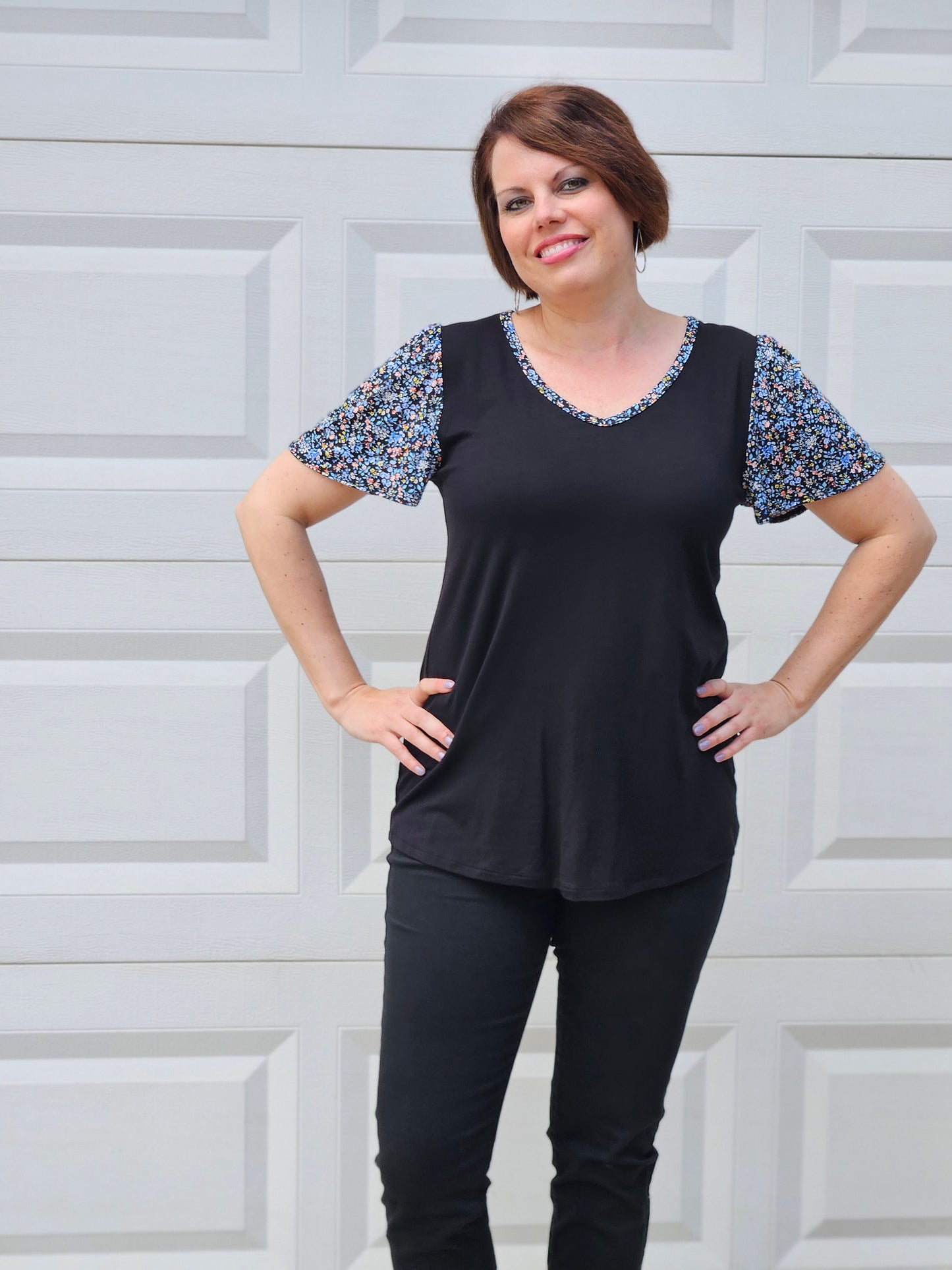 Short Sleeve Contrast Floral Top in Black