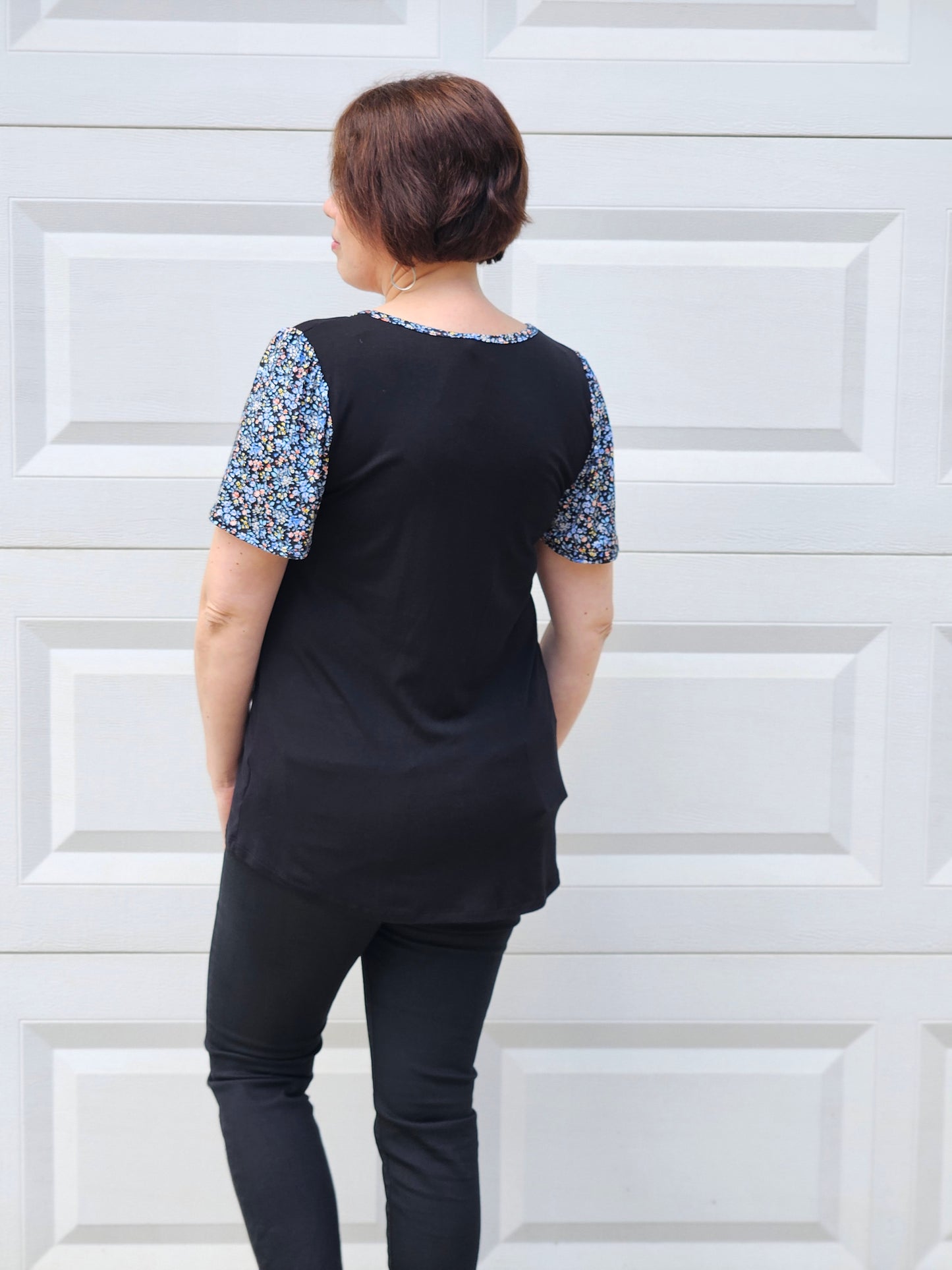 Short Sleeve Contrast Floral Top in Black