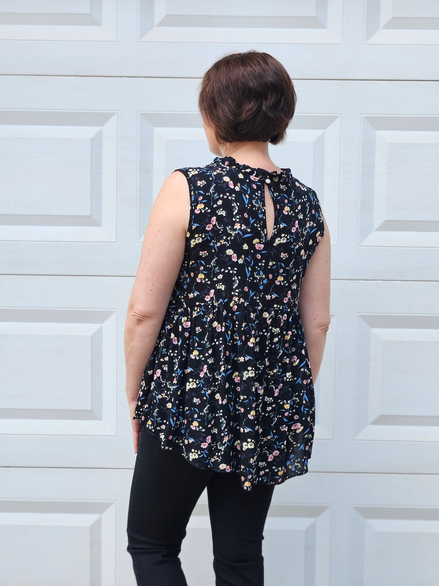 Sleeveless Floral Babydoll Top in Black