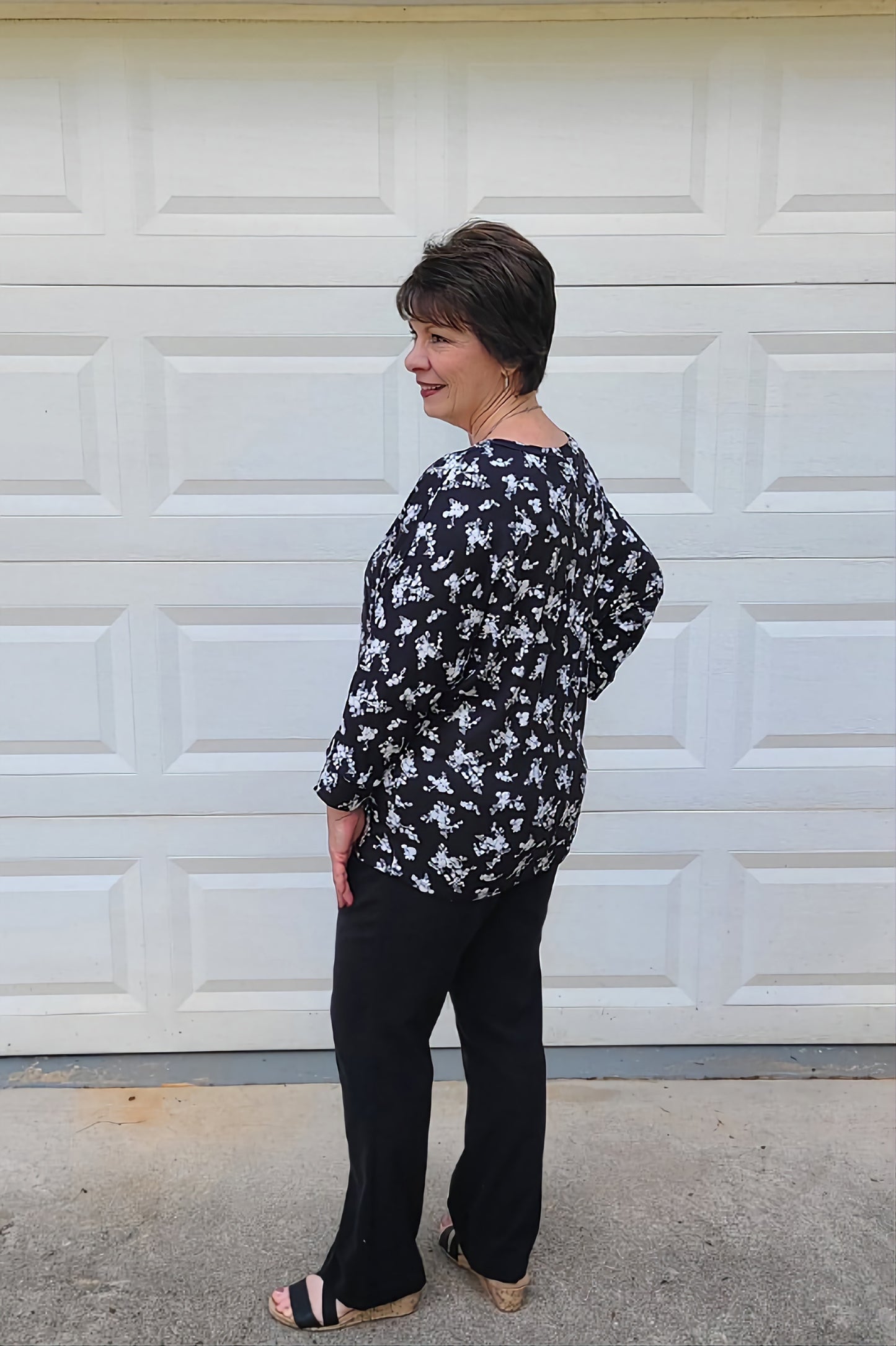 Three Quarter Sleeve Floral Dolman Top in Black/White