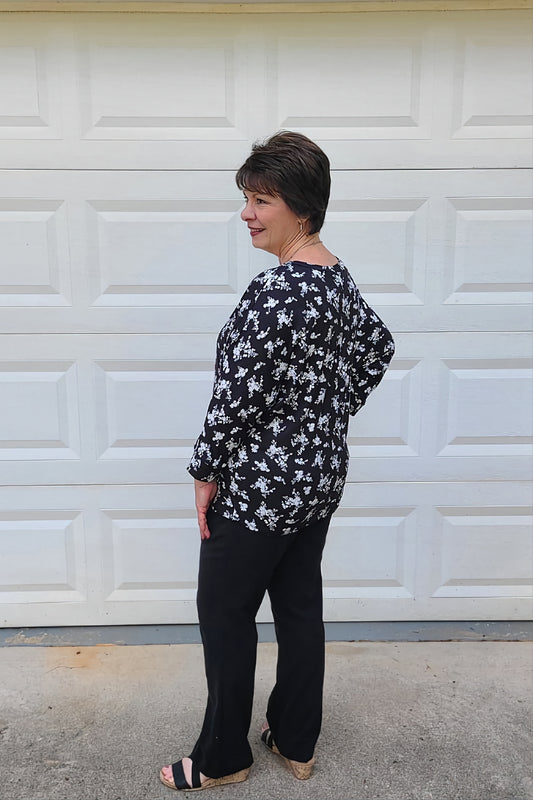 Three Quarter Sleeve Floral Dolman Top in Black/White