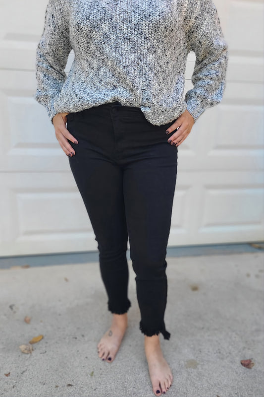 Mid Rise Cropped Skinny with Frayed Hem Jeans in Black