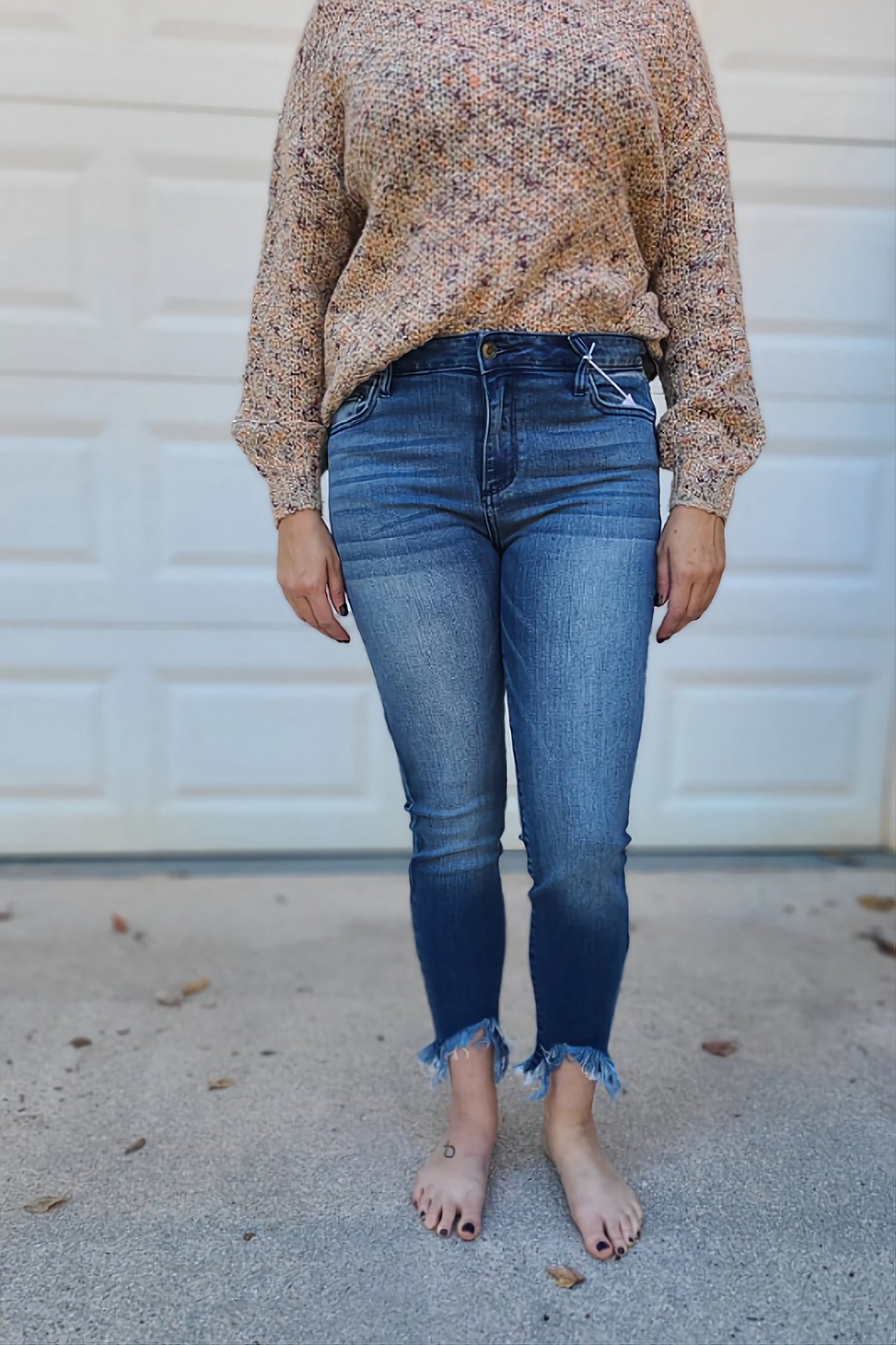 Mid Rise Cropped Skinny with Frayed Hem Jeans in Dark Denim