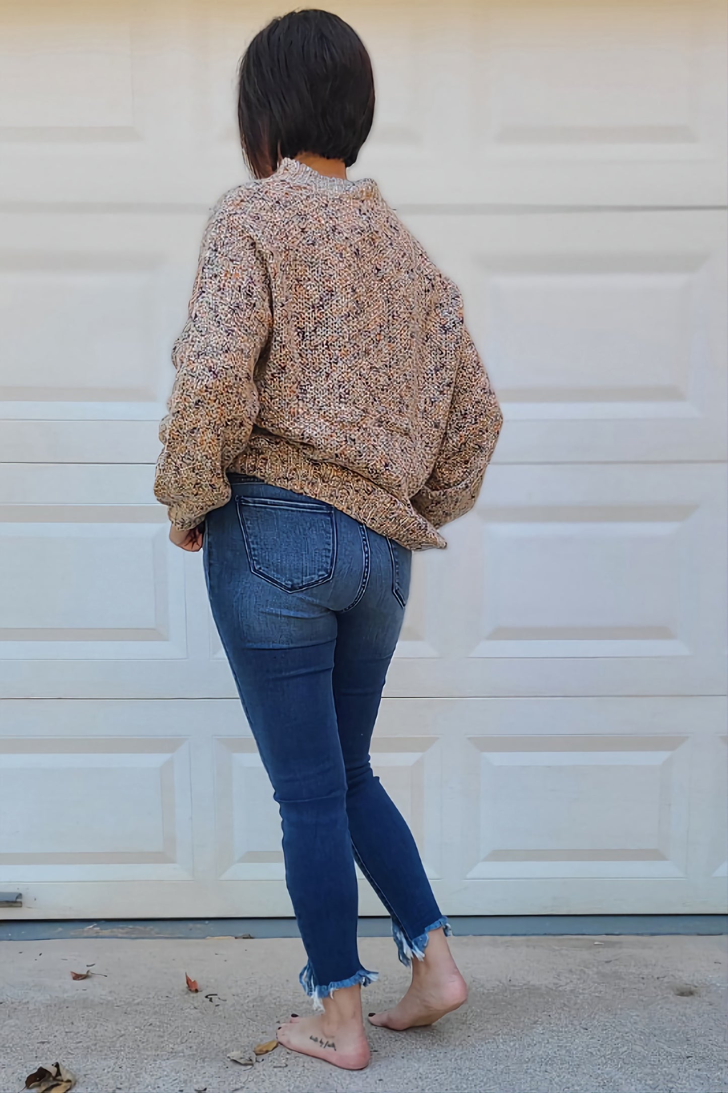 Mid Rise Cropped Skinny with Frayed Hem Jeans in Dark Denim