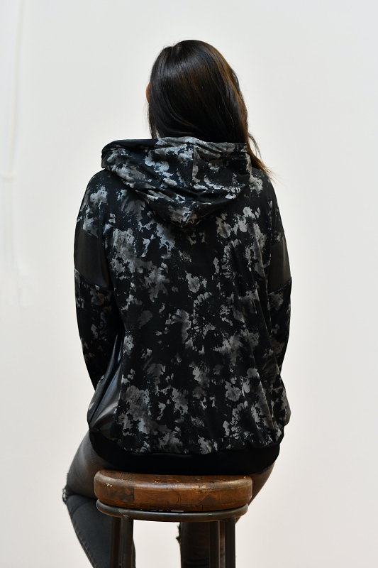 Tie Dye Knit Hoodie in Black Gray