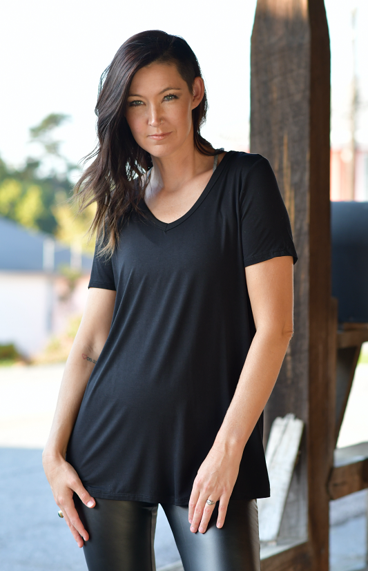 V-Neck Basic Short Sleeve Knit Top in Black