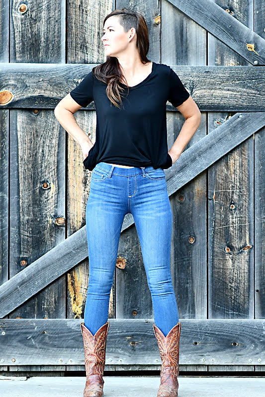 V-Neck Basic Short Sleeve Knit Top in Black