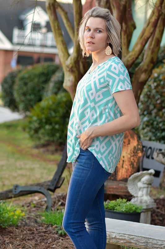 V-Neck Short Sleeve Top in Mint