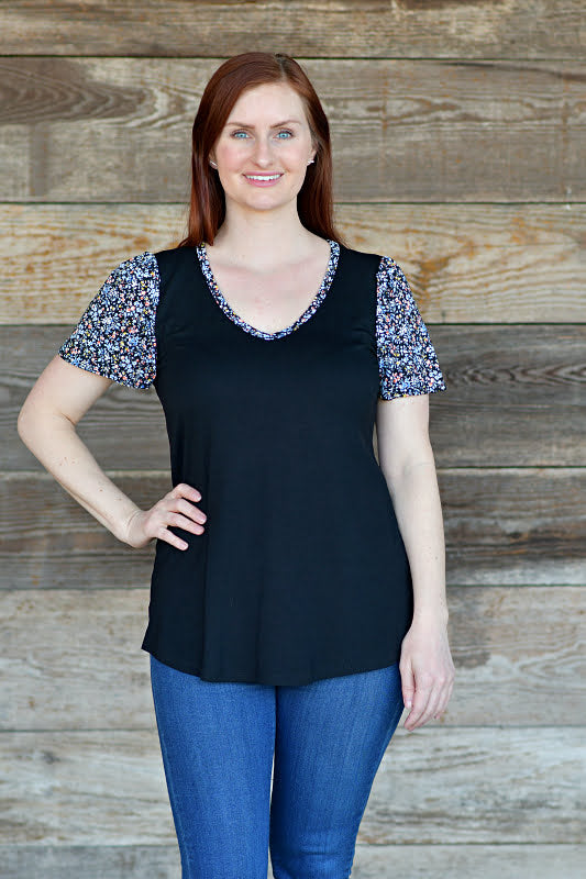 Short Sleeve Contrast Floral Top in Black