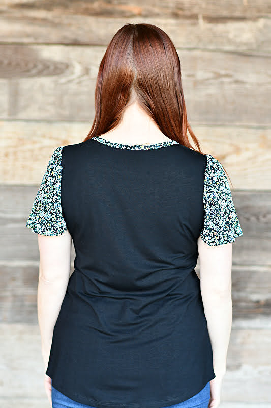Short Sleeve Contrast Floral Top in Black