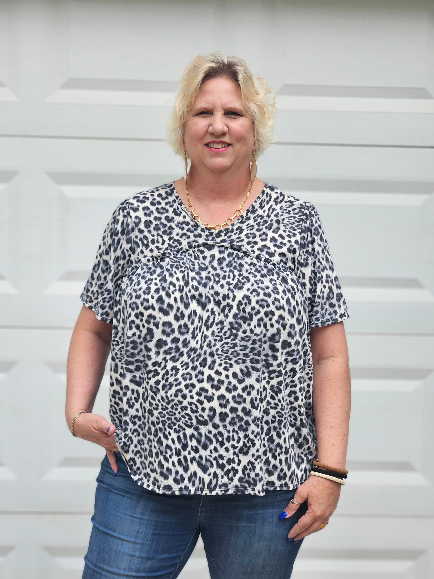 Leopard Print Short Sleeve Top in Off White and Grey