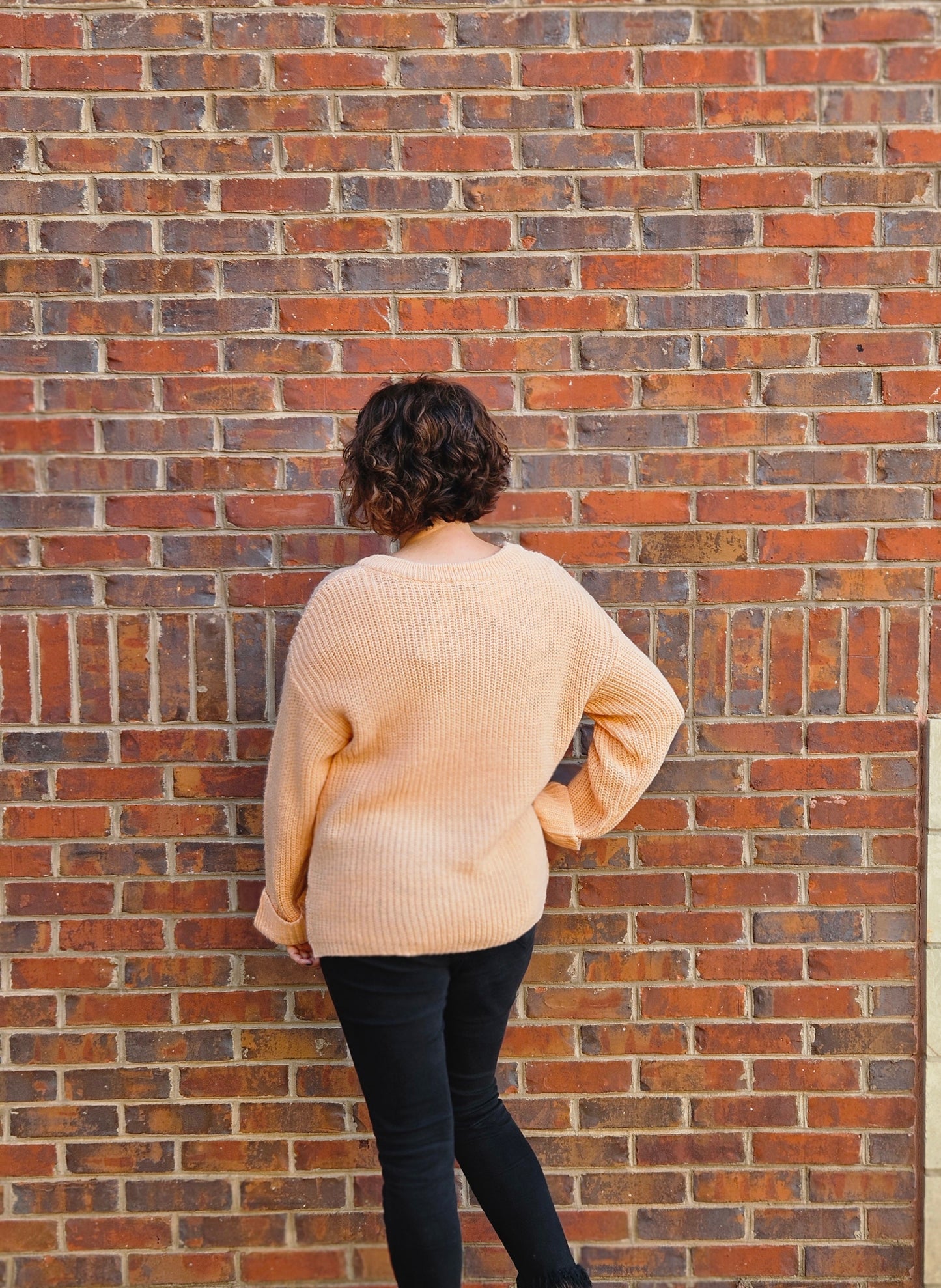 Long Sleeve V-Neck Sweater in Peach