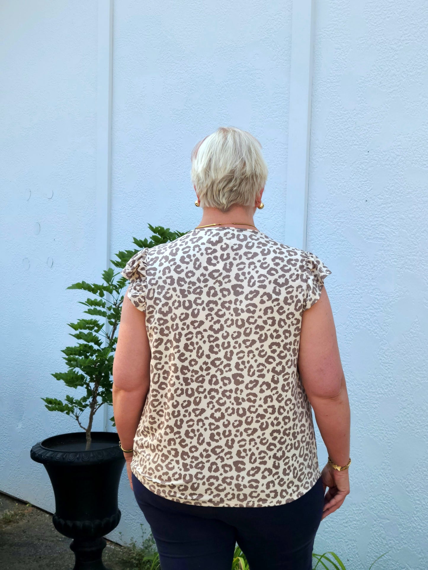 Ruffle Cap Sleeve Leopard Shirring Top in Cream/Mocha