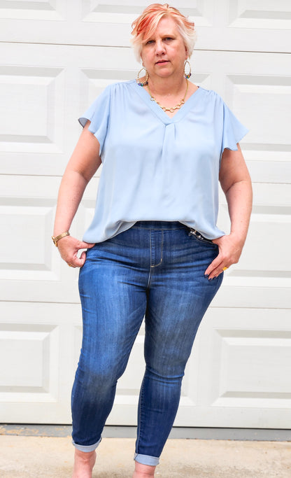 Mid Rise Pull On Crop Skinny Jeans with Rolled Hem in Dark Denim