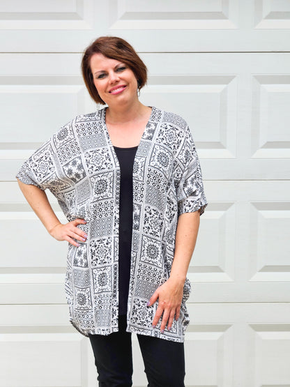 Open Front Geometric Print Kimono in Black and White