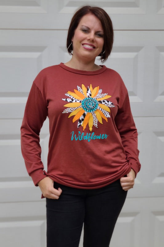 How fun is this graphic sweatshirt! It's so perfect for pulling on during all of your fall and winter time adventures! We love the design as well as the comfortable fit! Style with your favorite pair of jeans, and sneakers for a cute, casual look! It features a round neckline, side slits and is so soft and comfortable. 