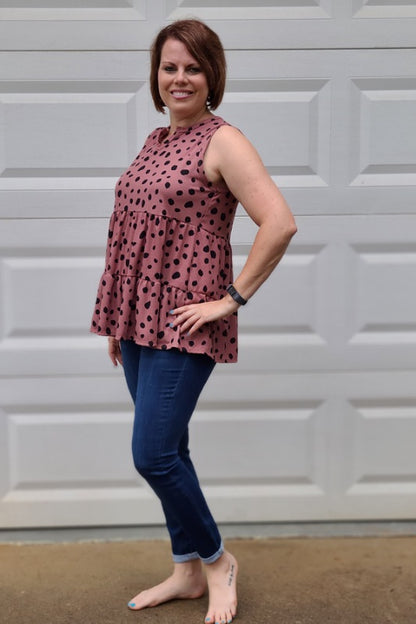 This is such a stylish top featuring a notch neckline, tiered ruffle hemline and relaxed silhouette. Easily pair with jeans or shorts. Style yourself with a casual-chic work-to-weekend look!