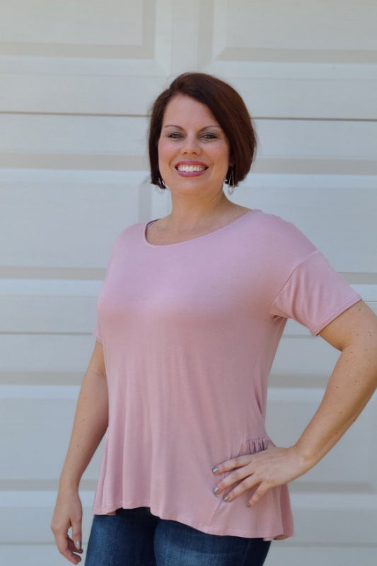 Casual Short Sleeve Ruched Hem Top in Mauve