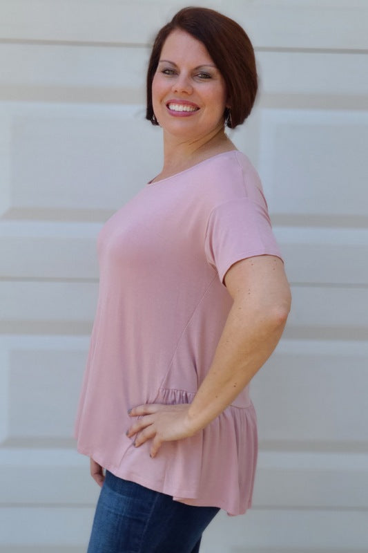 Casual Short Sleeve Ruched Hem Top in Mauve