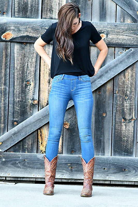 Mid Rise Pull On Crop Skinny Jeans with Rolled Hem in Medium Denim
