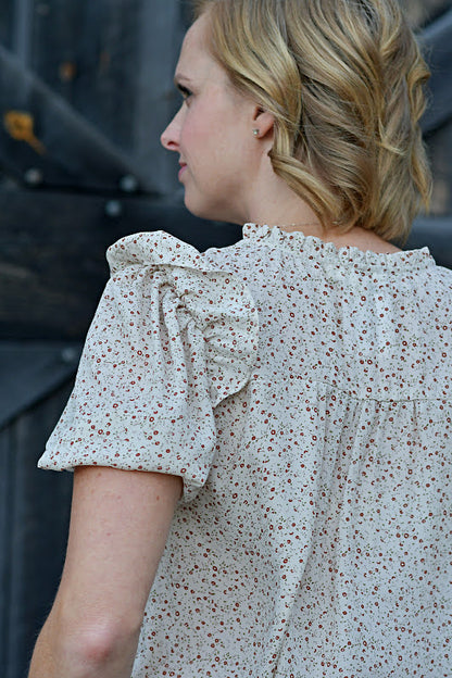 Short Sleeve Ditsy Floral Print Top in Ivory