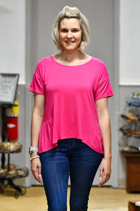 Casual Short Sleeve Ruched Hem Top in Hot Pink