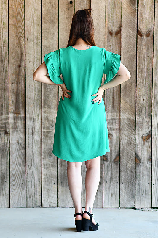 Air Flow Shift Dress with Ruffled Sleeves in Kelly Green
